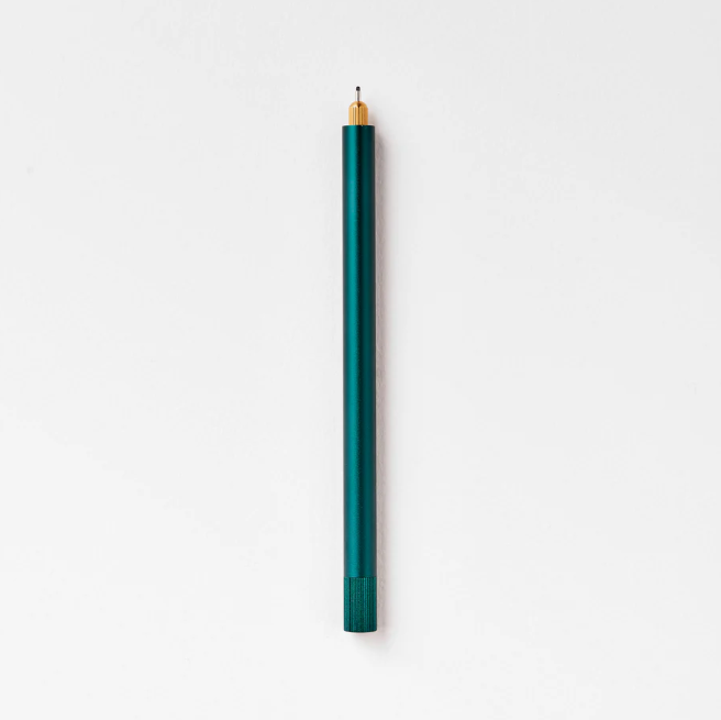 Tom's Studio Lumos Pro Single in Ivy (dark green), fineline tip exposed, cap posted, on textured paper