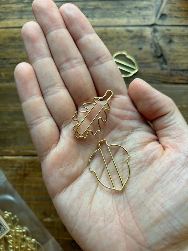 The Creeping Moon Oak Leaf & Acorn Gold Paper Clip Set