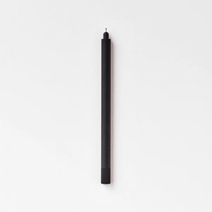 Tom's Studio Lumos Pro Single in Black, fineline tip exposed, cap posted, on textured paper